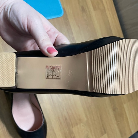 Black high heels - Picture 3 of 3